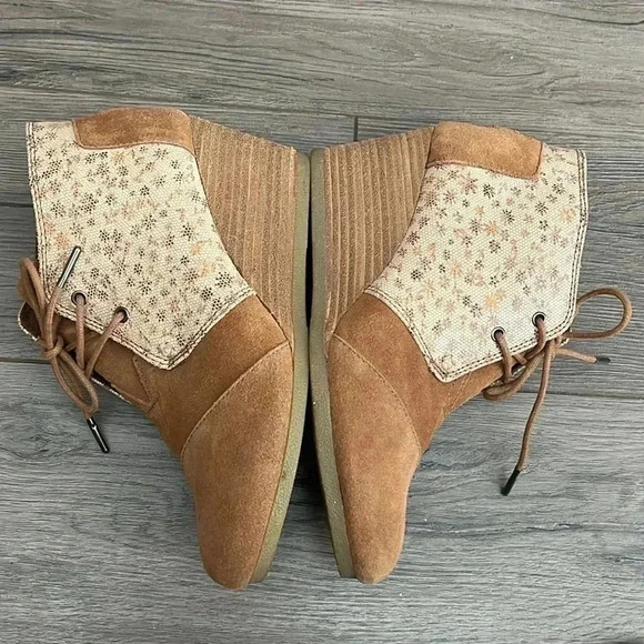 [US8]Toms Desert  Beige/Brown Maple Leaf Pattern Wedge Boots Bootie - Picture 6 of 10